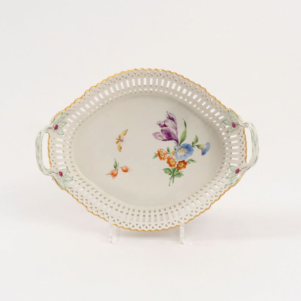 An Oval Open-worked Basket with Flower Painting An Oval Open-worked Basket with Flower Painting