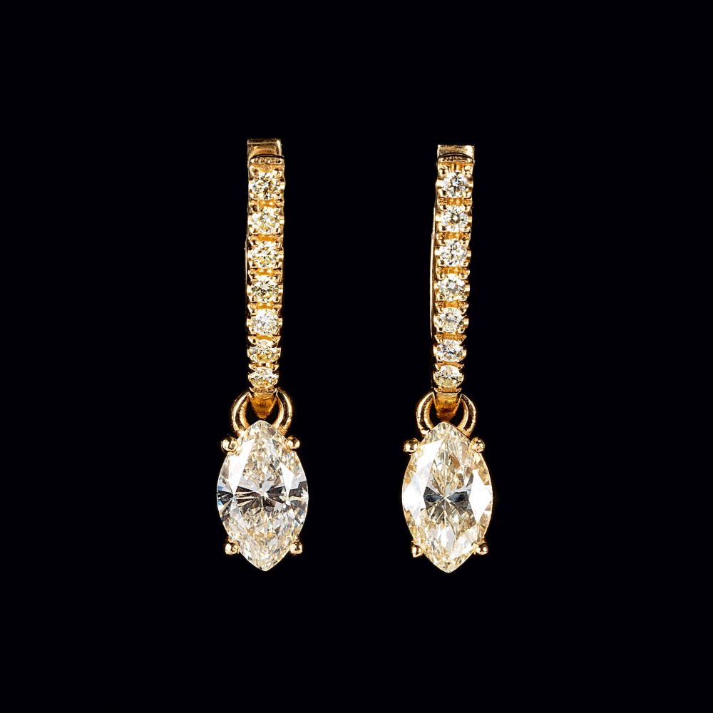 A Pair of Diamond Earpendants A Pair of Diamond Earpendants