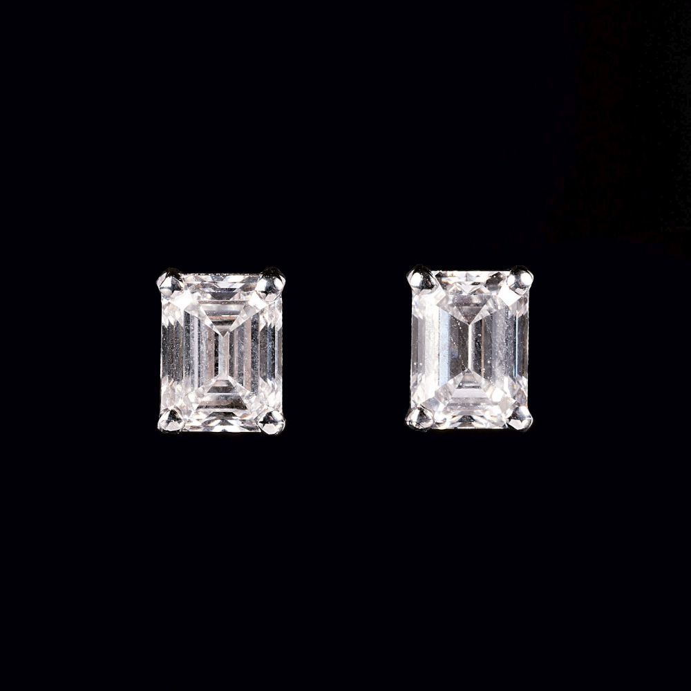 A Pair of River Diamond Solitaire Earstuds