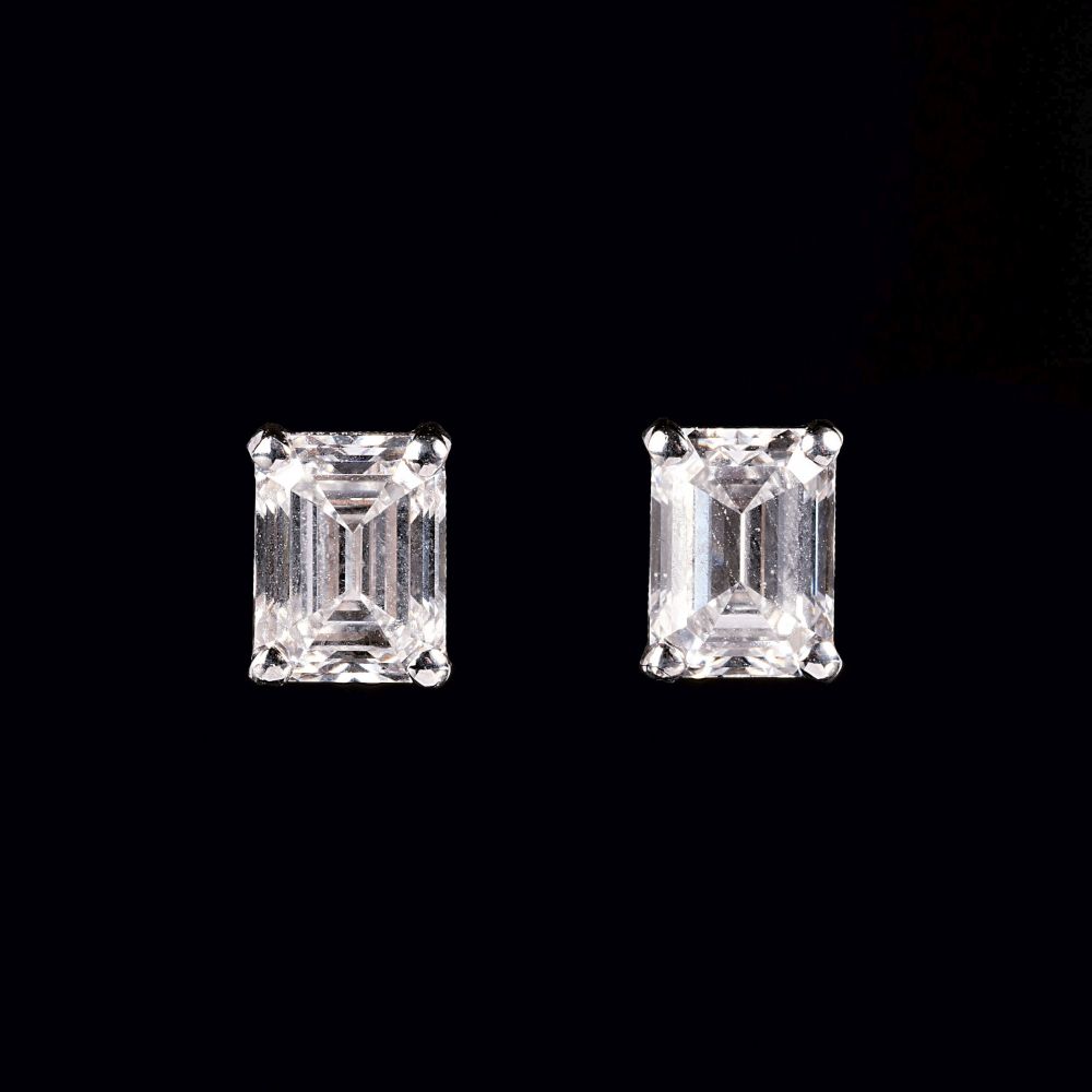 A Pair of River Diamond Solitaire Earstuds A Pair of River Diamond Solitaire Earstuds