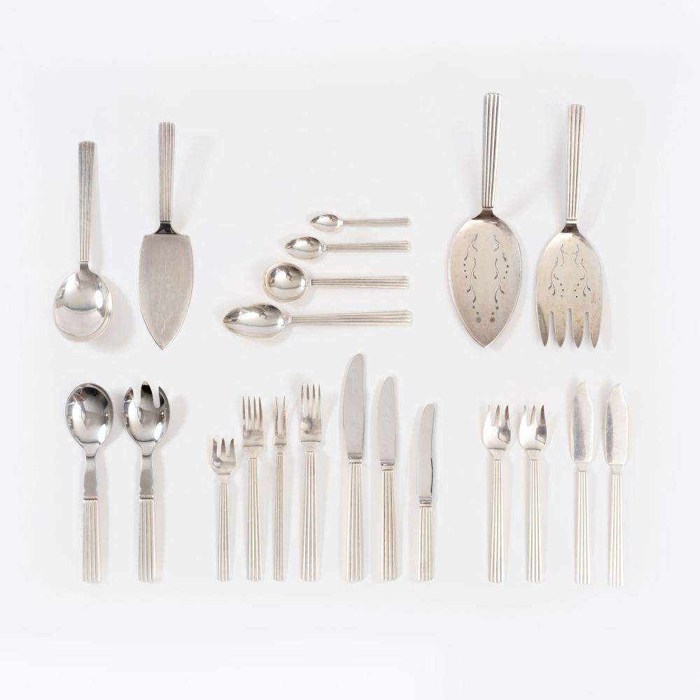 Georg Jensen - Umfangreiches Menü- und Fischbesteck 'Bernadotte' für 12 Personen Umfangreiches Menü- und Fischbesteck 'Bernadotte' für 12 Personen