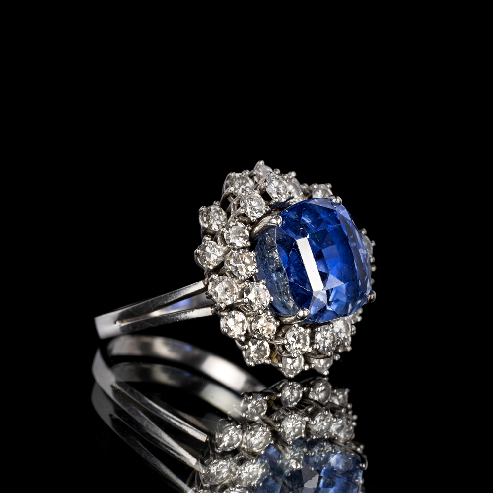 A colour-fine Sapphire Diamond Ring - image 2
