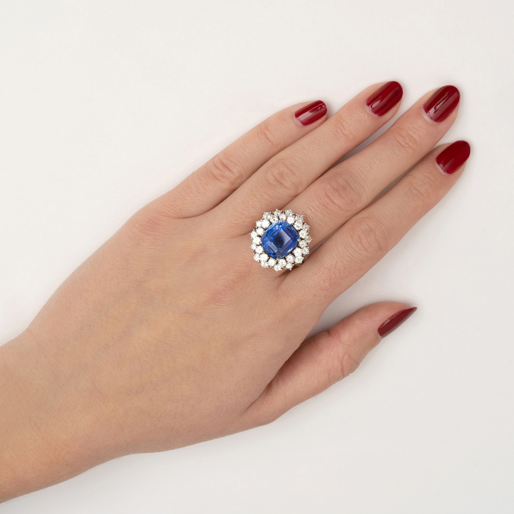 A colour-fine Sapphire Diamond Ring - image 3