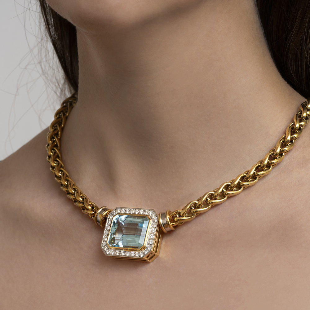 A Gold Necklace with splendid Aquamarine Diamond Frontpiece - image 2