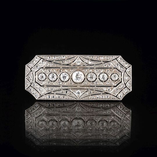 An Art-déco Diamond Brooch