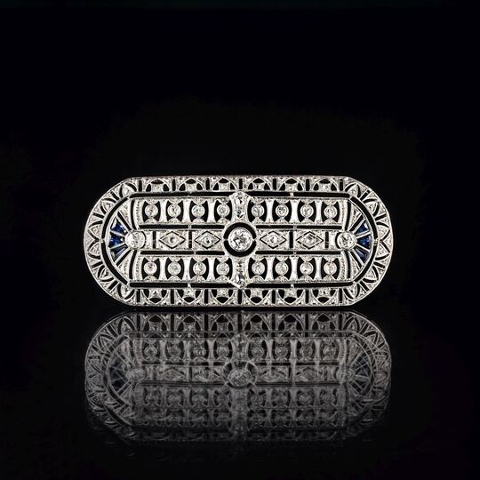 An Art-déco Diamond Brooch