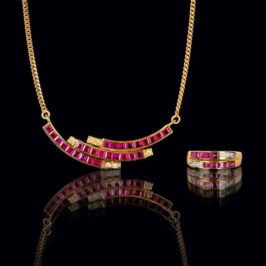 A Ruby Diamond Jewellery Set with Ring and Pendant on Necklace