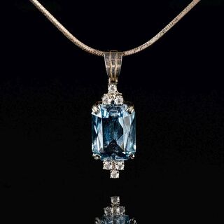 A natural Spinell Pendant with Diamonds