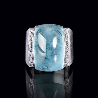 A modern Aquamarine Diamond Ring