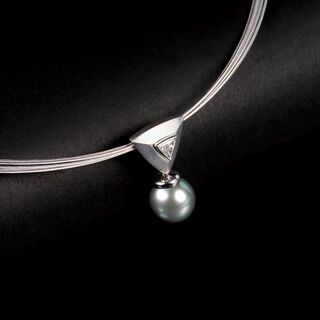 A Diamond Pendant with Tahiti Pearl on Gold Necklace