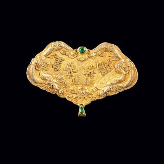 An Emporer Pendant with Ornaments of Dragons