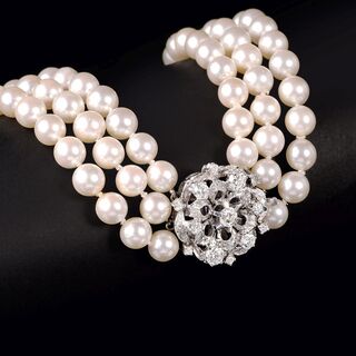 Perlen-Collier mit Brillant-Schließe