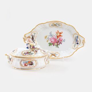 A Small Lidded Tureen on Presentoir with Dulong Relief