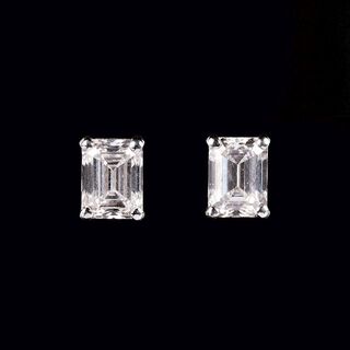 A Pair of River Diamond Solitaire Earstuds