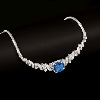 A Diamond Necklace with natural Sapphire
