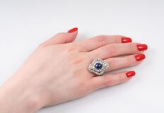 A Cocktailring with Sapphire and Diamonds - image 2