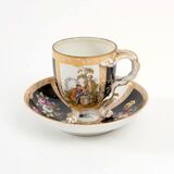 Tasse mit Watteauszene und Schlangenhenkel - Bild 1