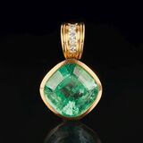 A highquality Emerald Pendant with Diamonds - image 1