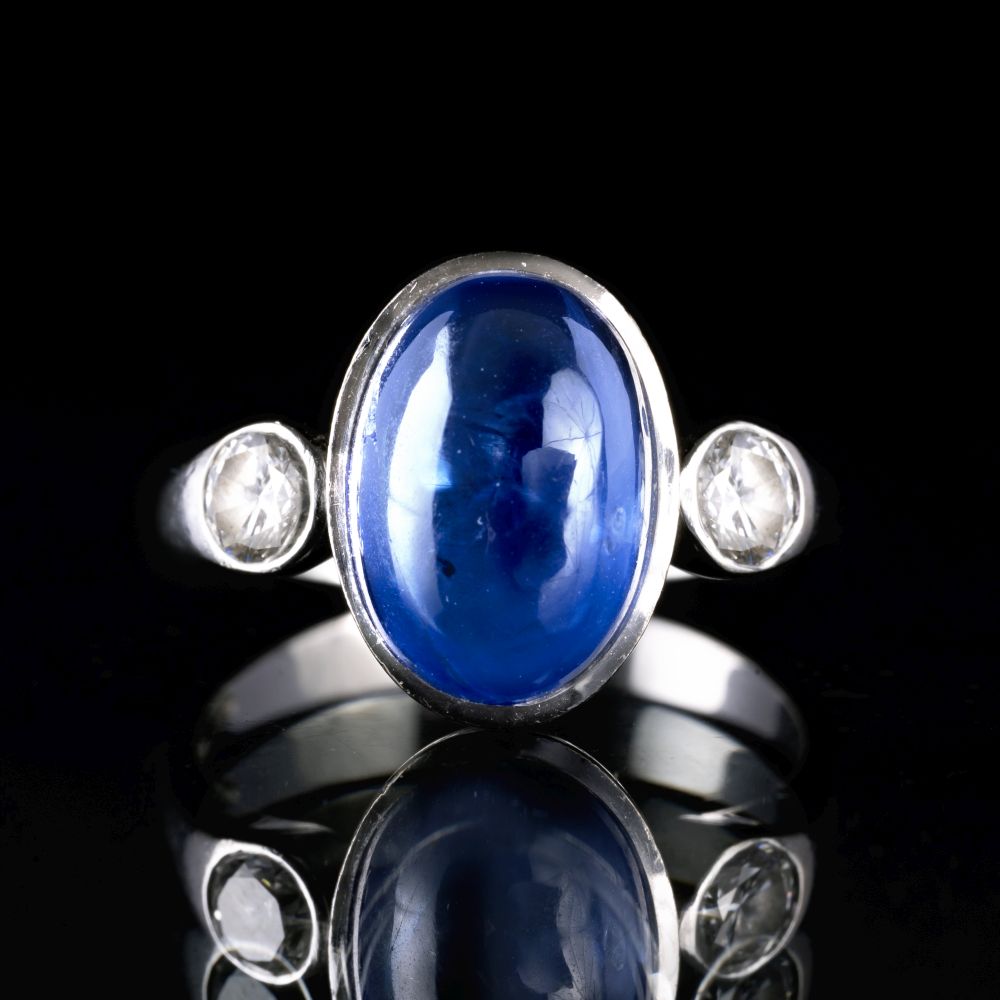 A Sapphire Cabochon Ring