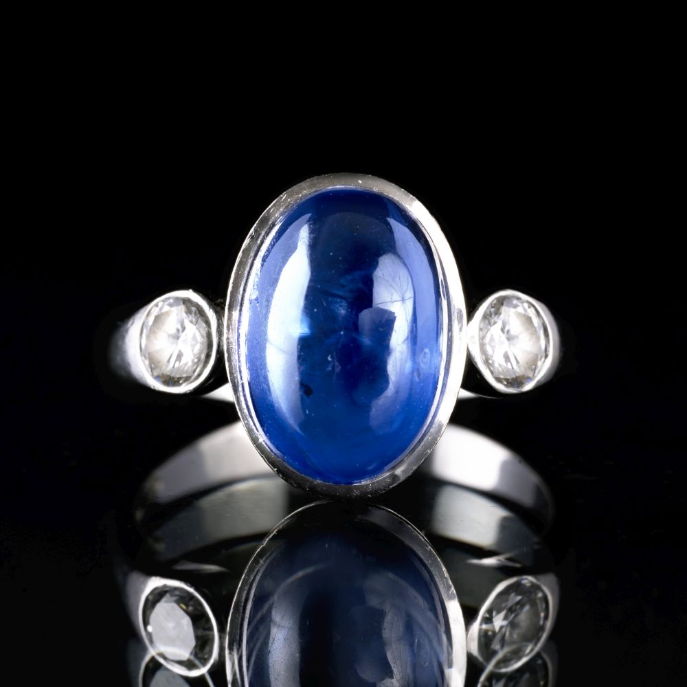 Saphir-Cabochon-Ring