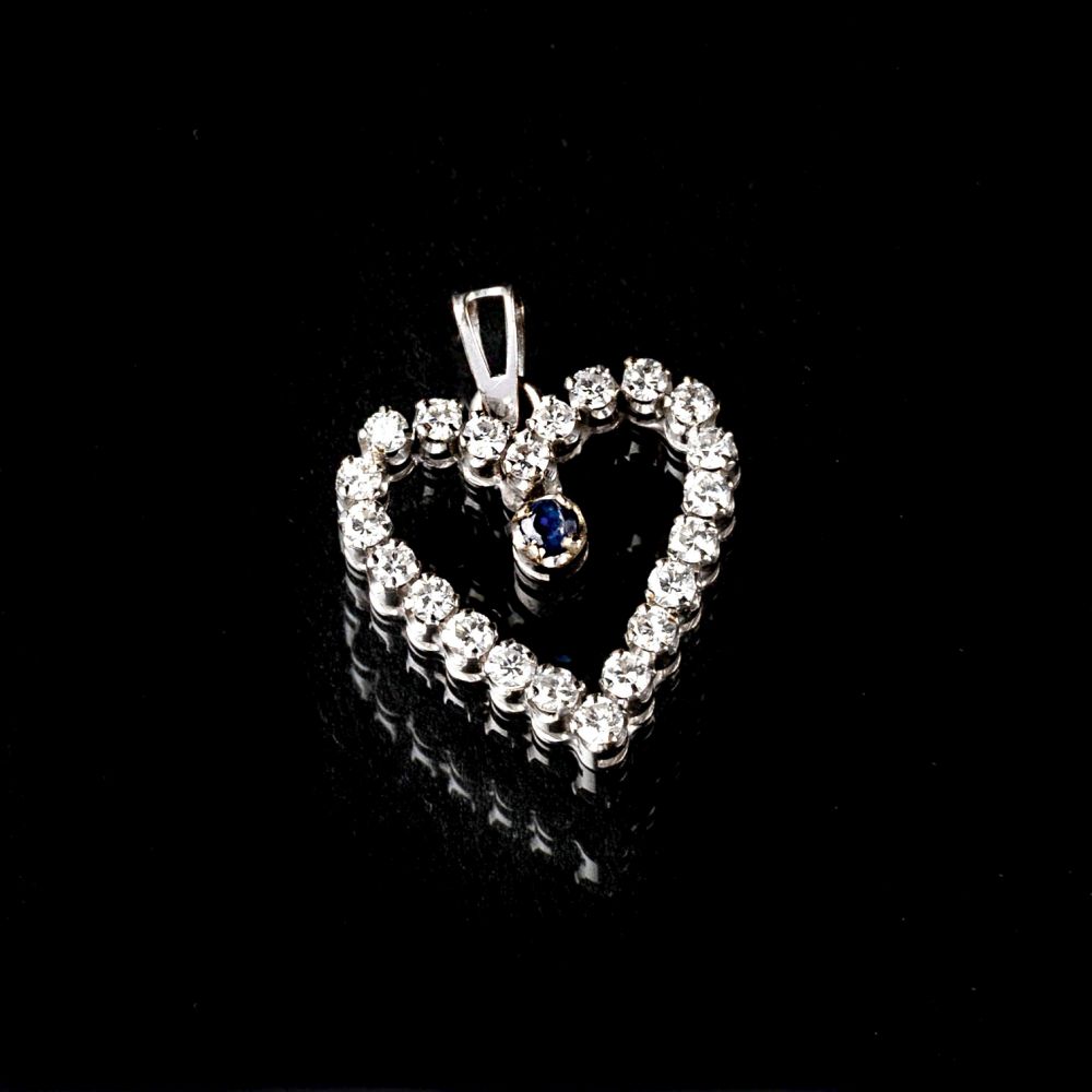 A small Diamond Sapphire Pendant 'Heart'