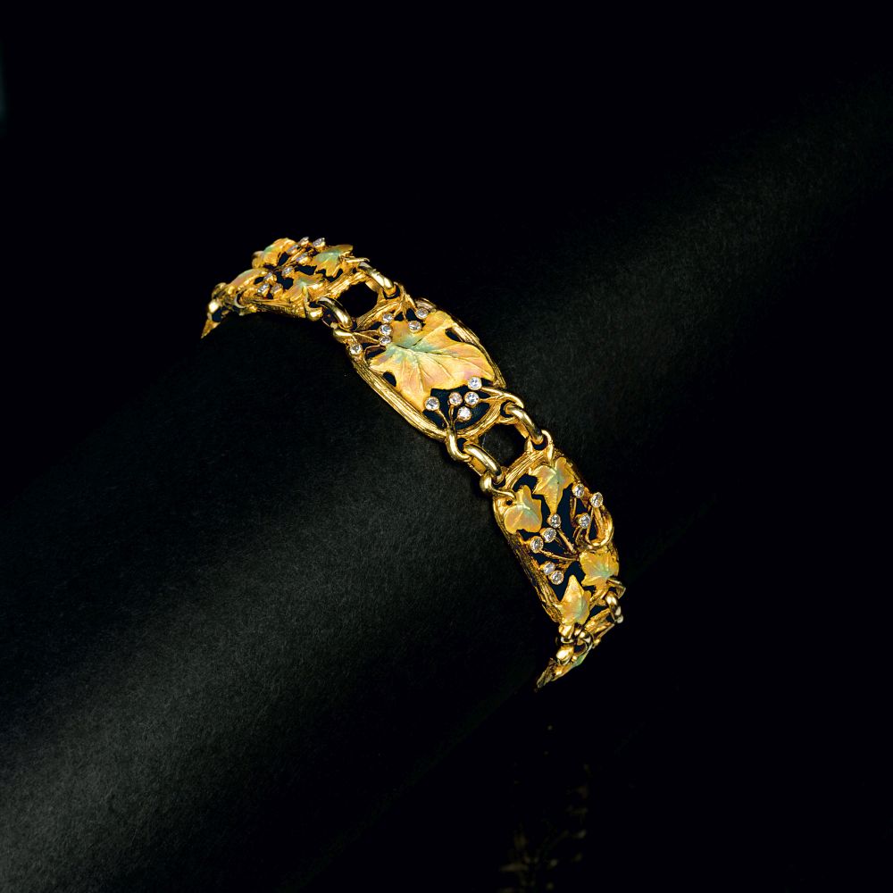 An Art Nouveau Gold Diamond Bracelet 'Cep de Vigne' with enamel ornaments