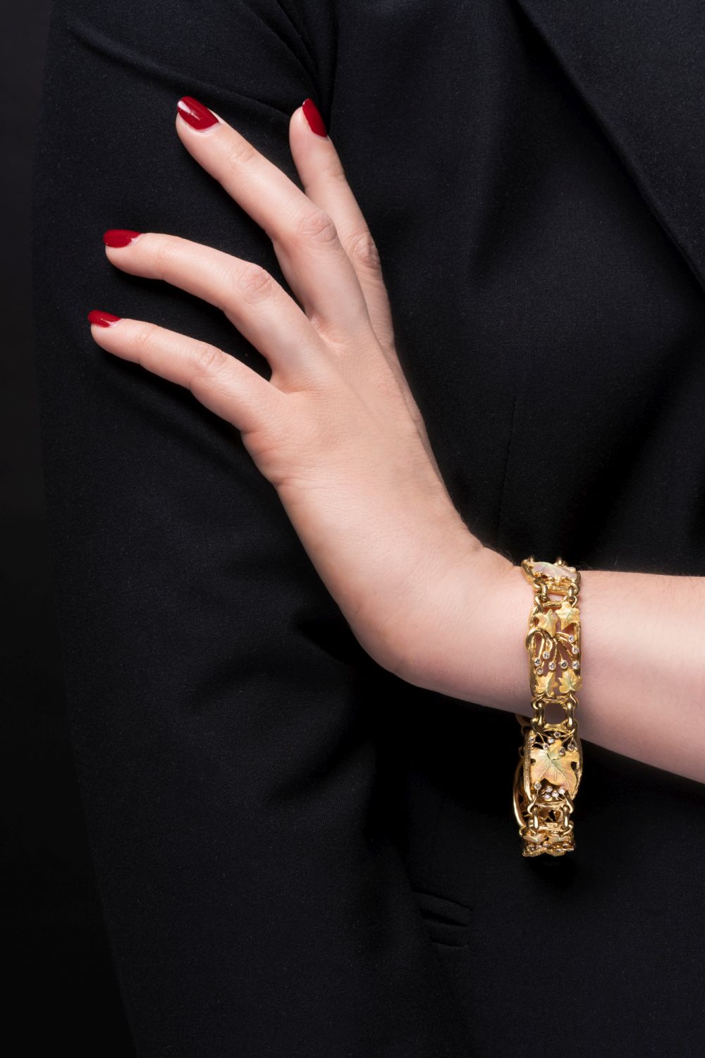 An Art Nouveau Gold Diamond Bracelet 'Cep de Vigne' with enamel ornaments - image 2