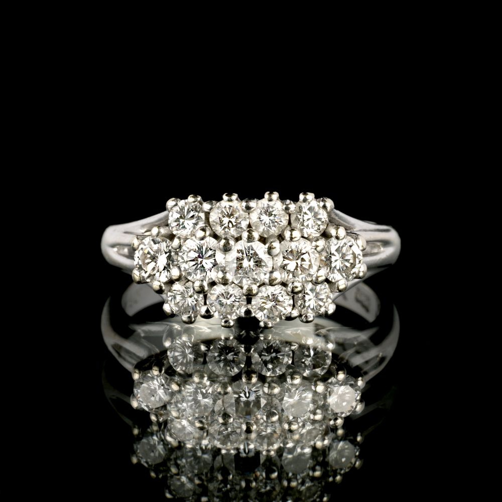 Zierlicher Brillant-Ring