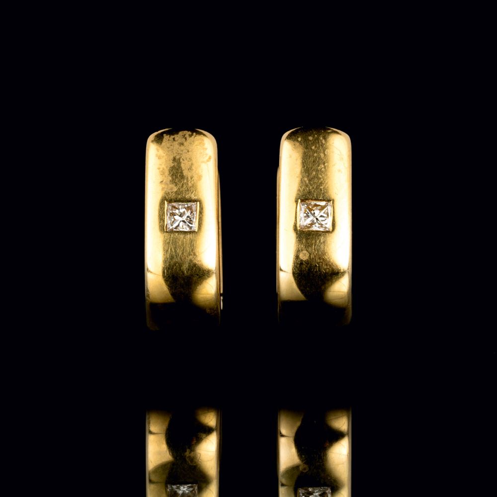 A Pair of small Diamond Earrings A Pair of small Diamond Earrings