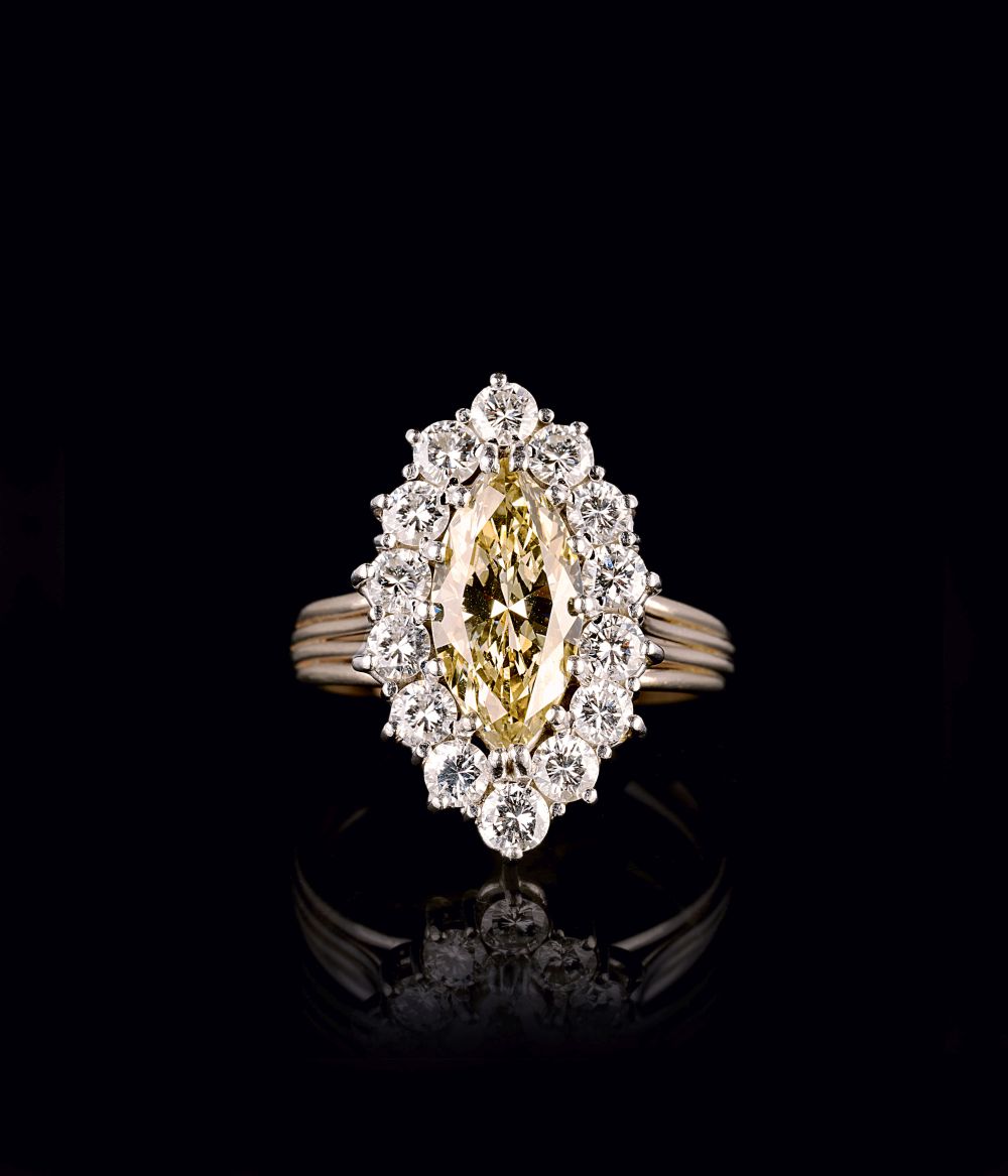 Fancy Diamant-Ring mit Brillanten