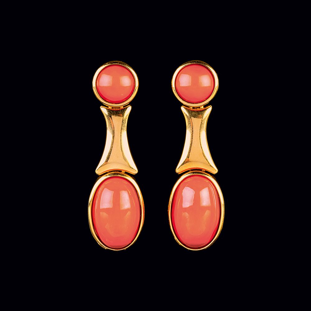 Juwelier Louis Schrader, Hannover, gegr. 1896 - A pair of Coral gold Earpendants A pair of Coral gold Earpendants