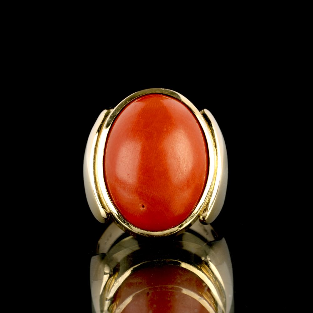 Juwelier Louis Schrader, Hannover, gegr. 1896 - A Coral Gold Ring A Coral Gold Ring