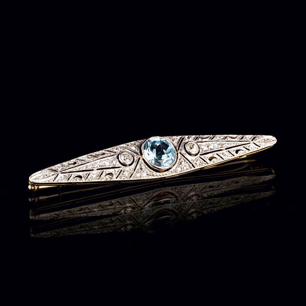 An Art-déco Blue Topaz Brooch with Diamonds An Art-déco Blue Topaz Brooch with Diamonds
