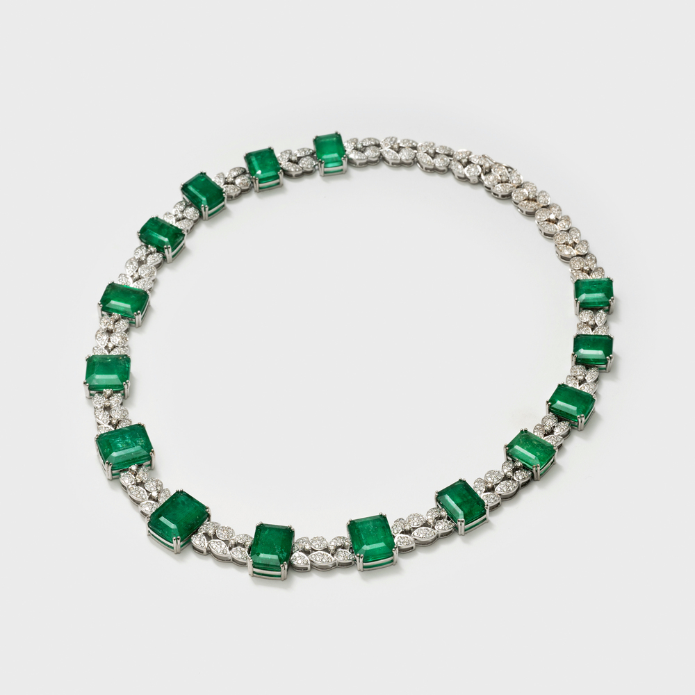 An exquisite Soirée Emerald Necklace with Earpendants - image 2