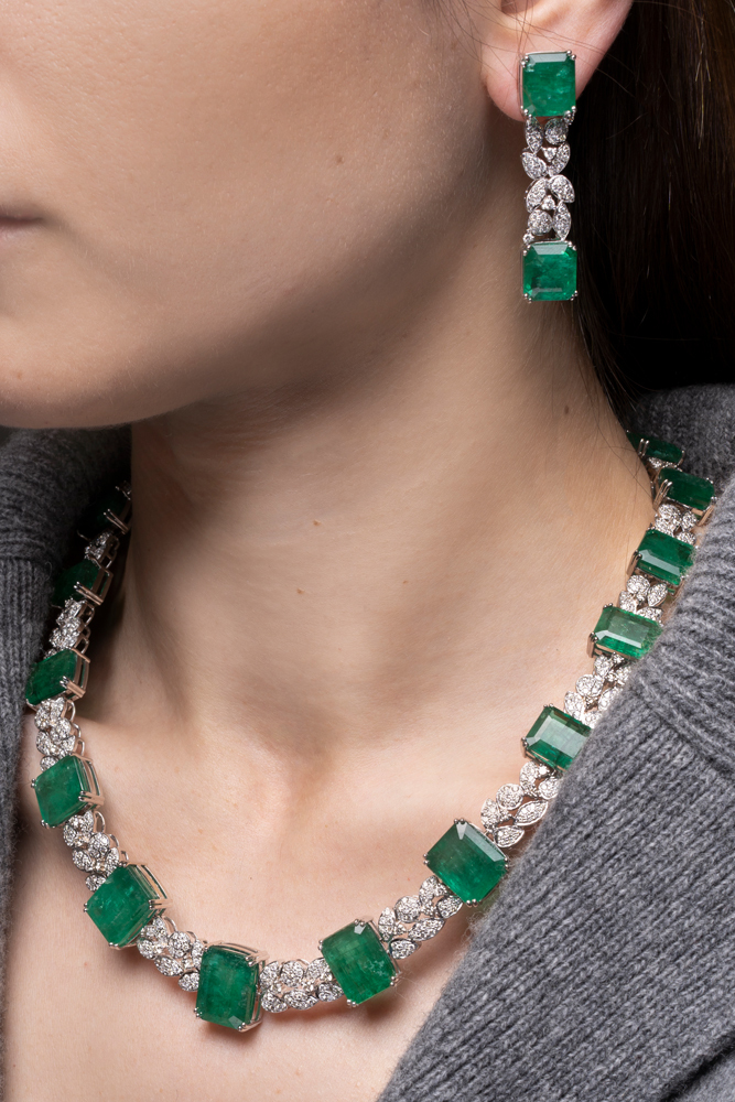 An exquisite Soirée Emerald Necklace with Earpendants - image 4
