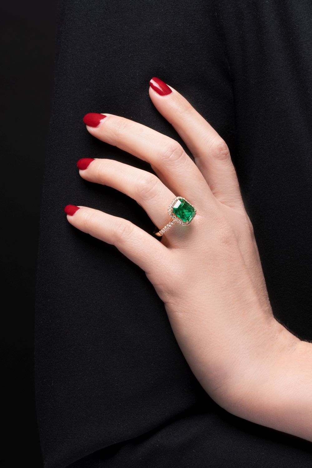 An Emerald Diamond Ring - image 3