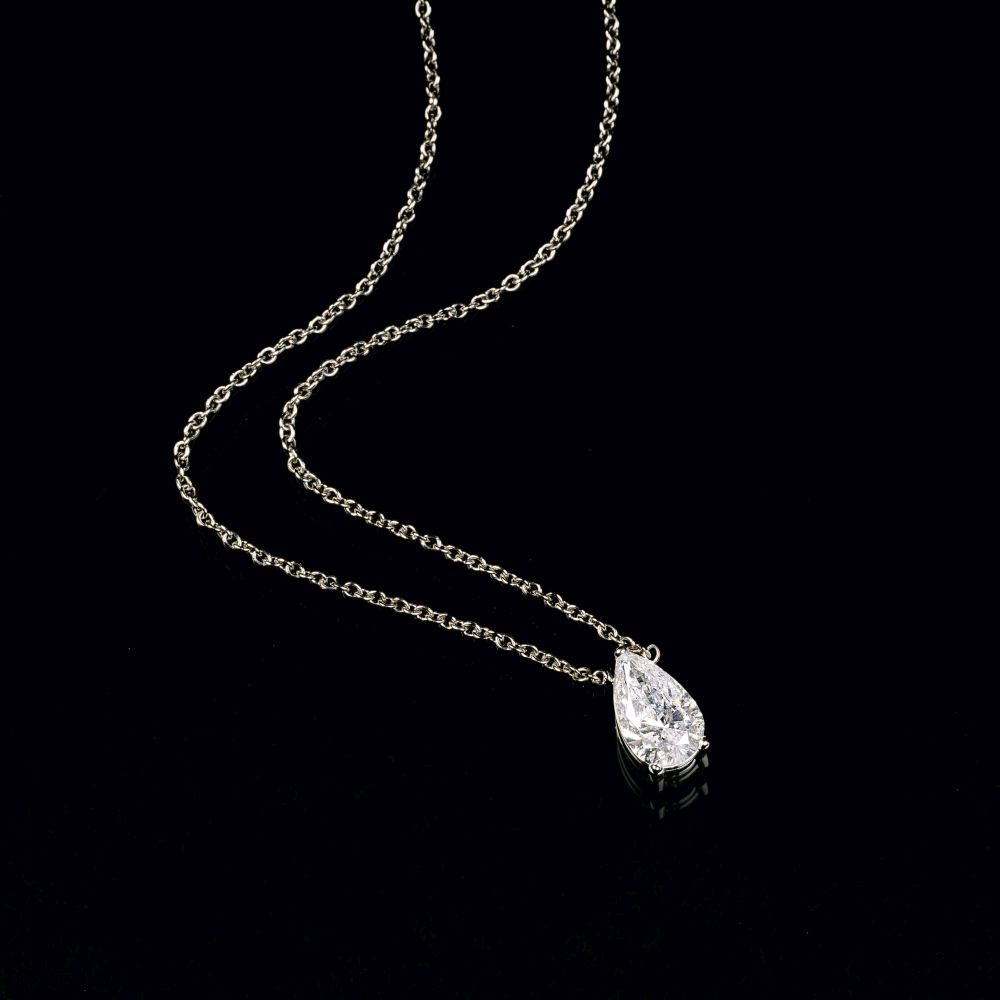 Pear-Diamant-Anhänger an Kette Pear-Diamant-Anhänger an Kette