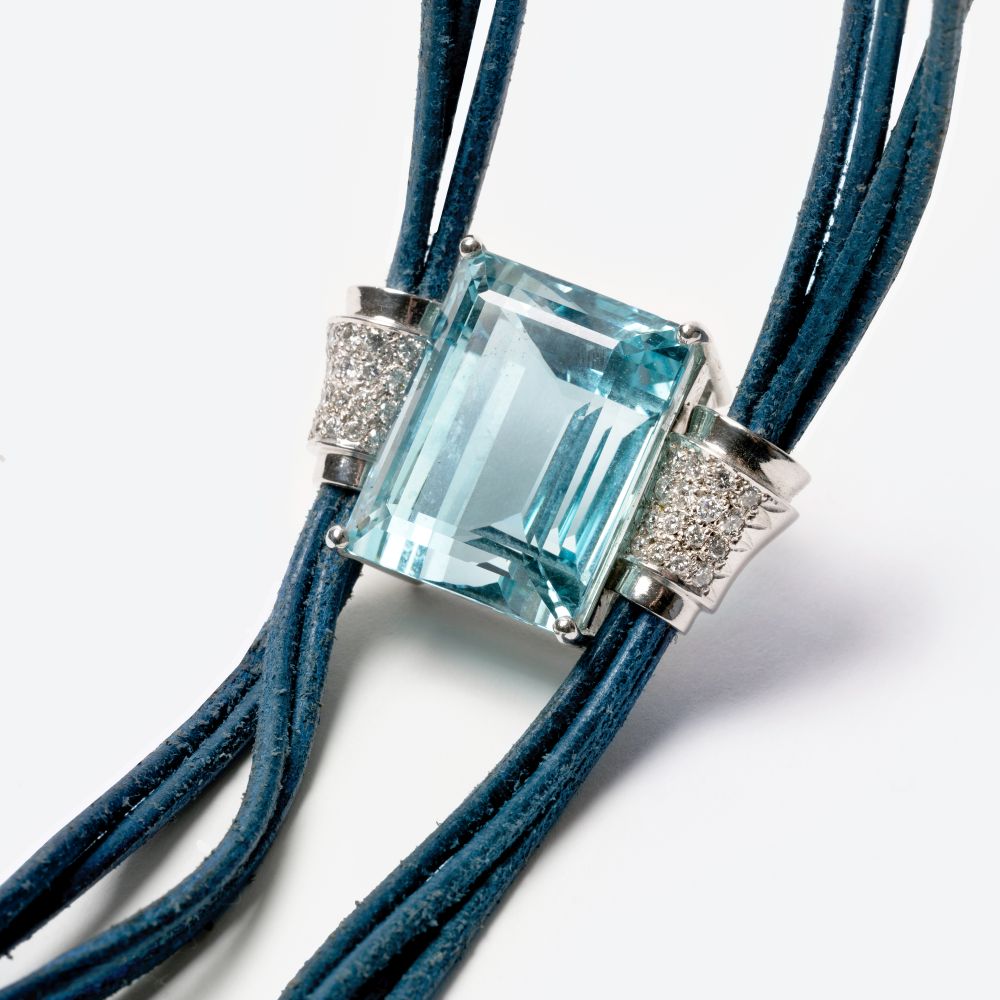 A colour-intensive Aquamarine 'Santa Maria Blue' with Diamonds - image 2