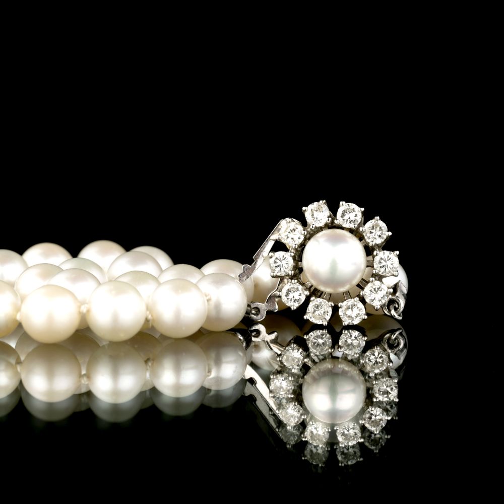 A Pearl Sautoir with Diamond Clasp