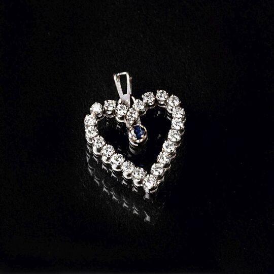 A small Diamond Sapphire Pendant 'Heart'