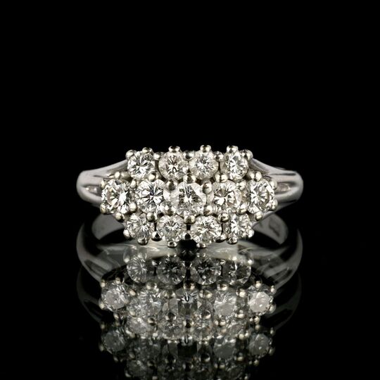 A petite Diamond Ring