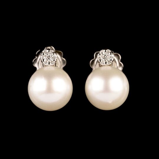 A Pair of Pearl Diamond Earstuds