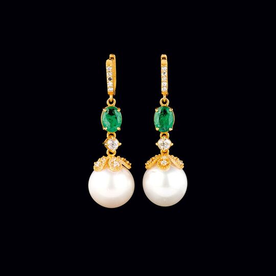 A Pair of Southsea Pearl Emerald Diamond Earpendants