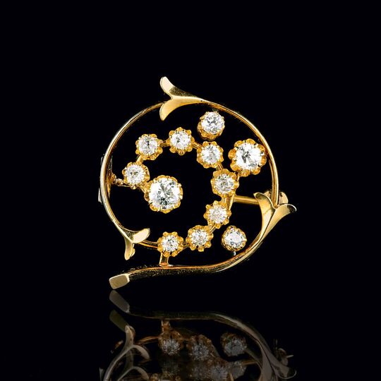 A small Brooch with Old Cut Diamonds