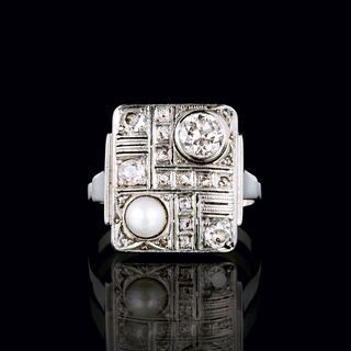 An Art-déco Pearl Diamond Ring