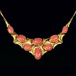 Exzeptionelles Gold-Collier mit Korallen-Cabochons