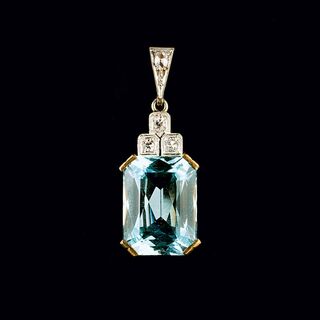 An Art-déco Aquamarine Diamond Pendant