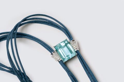 A colour-intensive Aquamarine 'Santa Maria Blue' with Diamonds