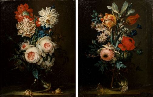 Paar Gegenstücke: Blumensträuße in Glasvasen