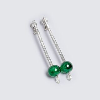 A Pair of extraordinary Diamond Earpendants with Emeralds